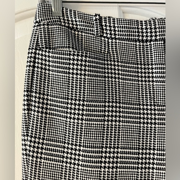 Calvin Klein Women’s Modern Fit size 2 black and white plaid/checkered - Picture 2 of 6